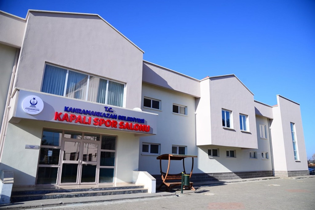 KAHRAMANKAZAN KAPALI SPOR SALONU